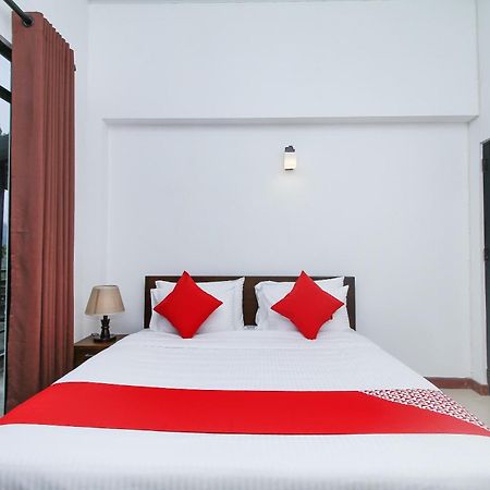 Delphin Hotel Nuwara Eliya Room photo