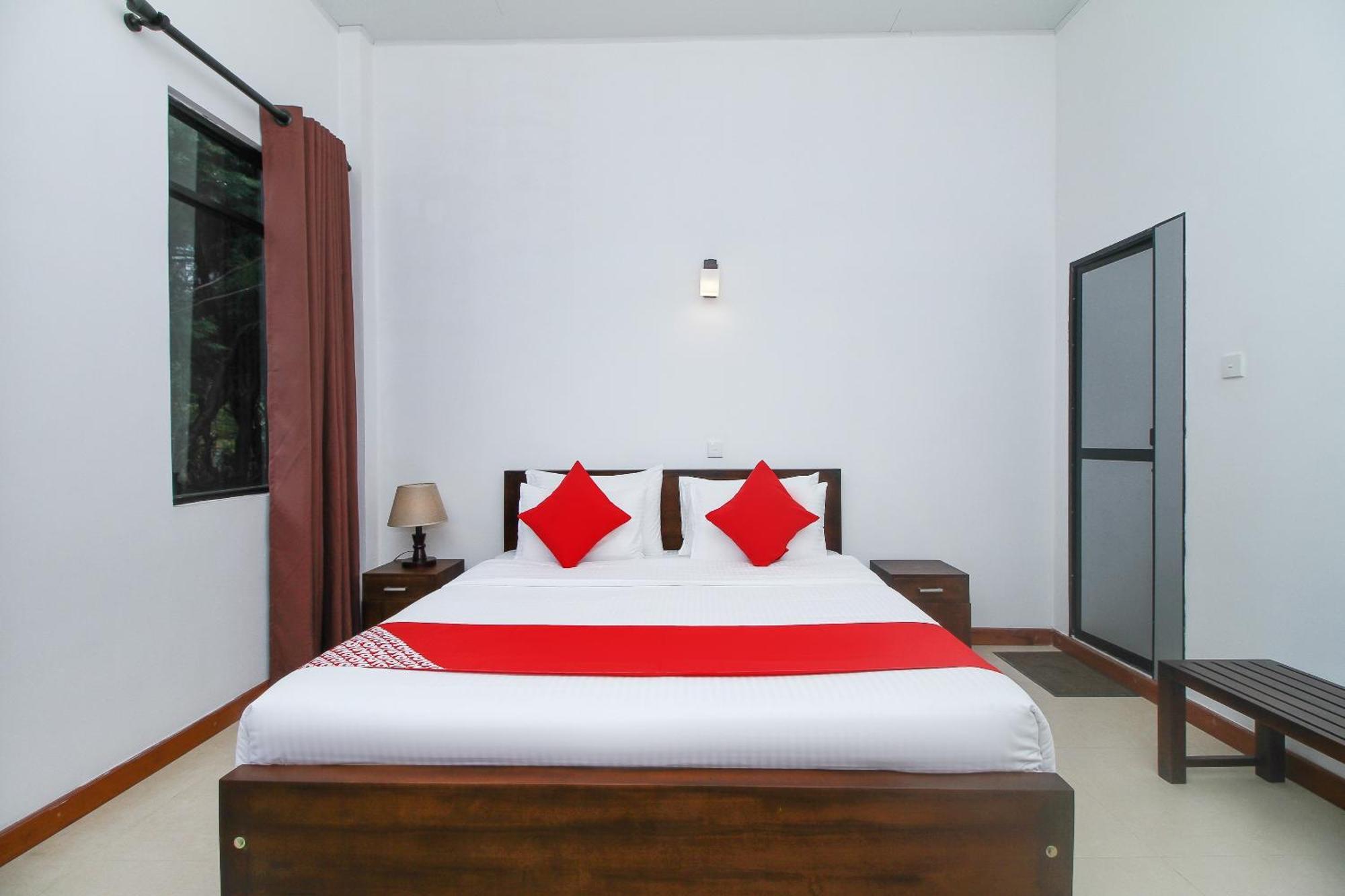 Delphin Hotel Nuwara Eliya Room photo